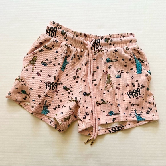 Taylor Swift 1989 Lounge Set - Picture 5 of 6